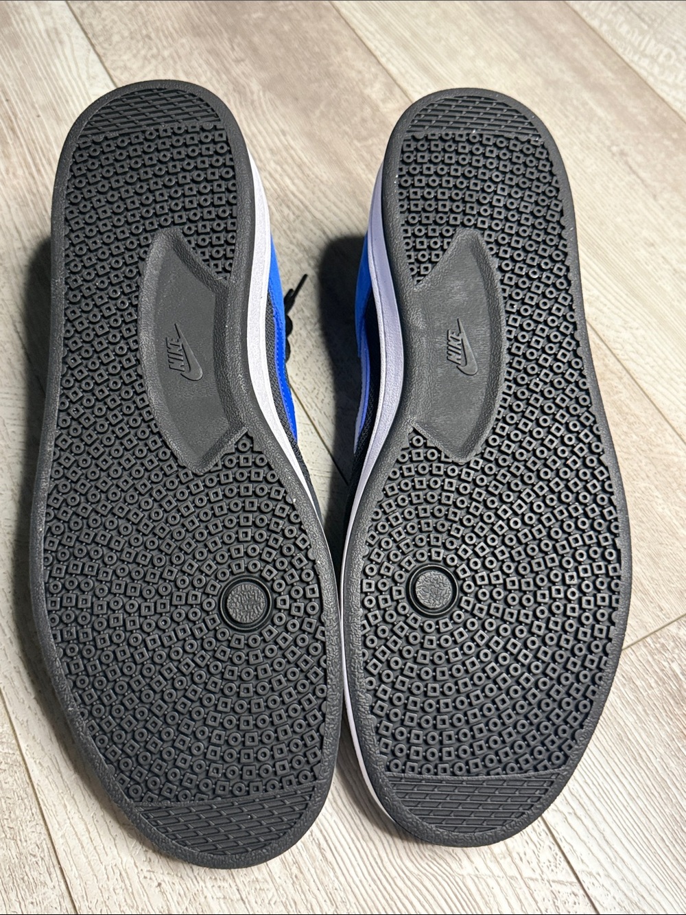 Nike Black and Blue Skate Sneakers Men’s Size 13 - Picture 5 of 7